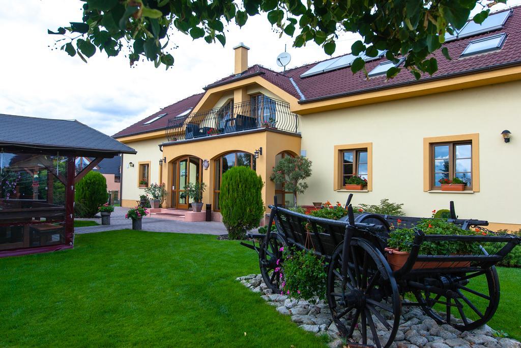 Penzion Grobsky Dvor Slovensky Grob Exterior foto