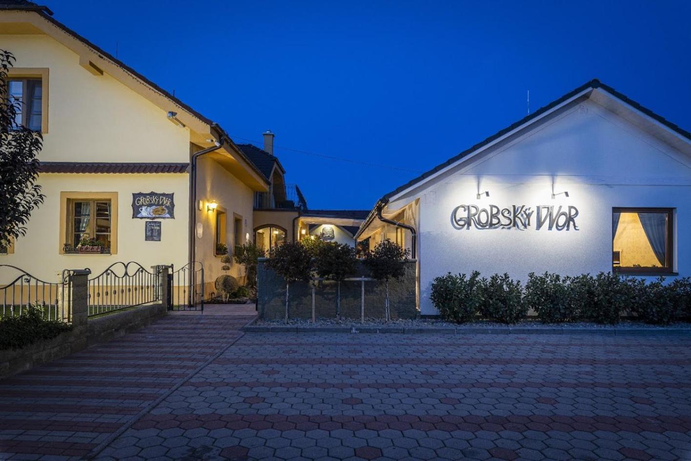 Penzion Grobsky Dvor Slovensky Grob Exterior foto