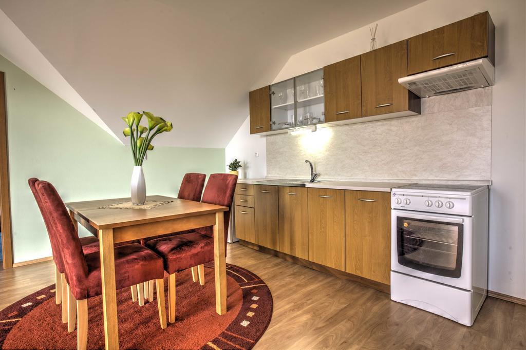 Penzion Grobsky Dvor Slovensky Grob Zimmer foto