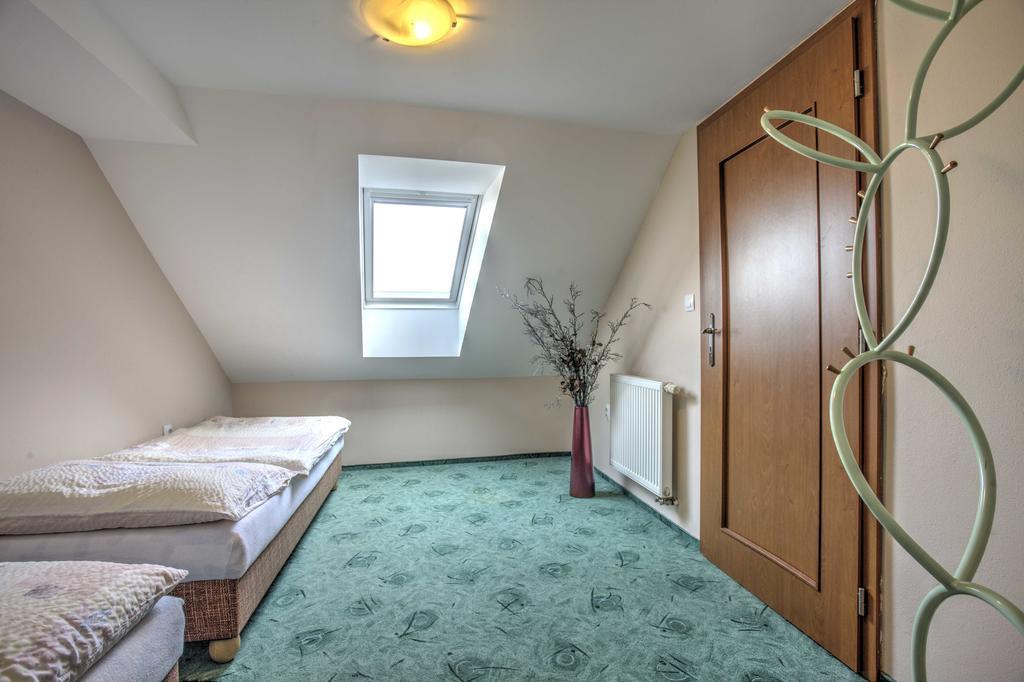 Penzion Grobsky Dvor Slovensky Grob Zimmer foto